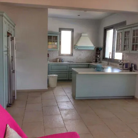 Ammoni Villa Riton